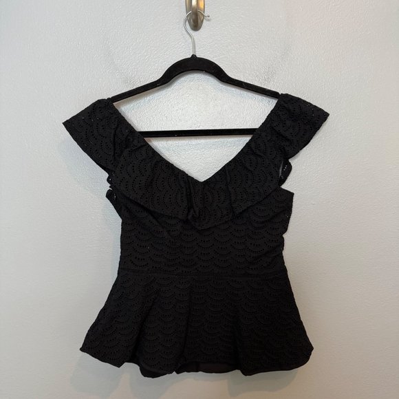 WHITE HOUSE BLACK MARKET eyelet ruffle tank in black size 6 - Picture 4 of 7